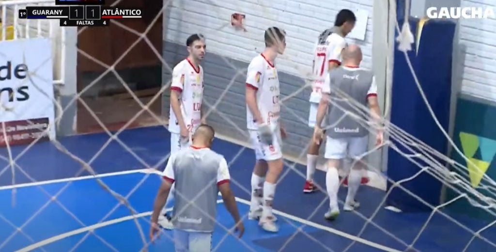 Clube é excluído da Liga Gaúcha de Futsal após deixar a quadra em protesto contra ato racista