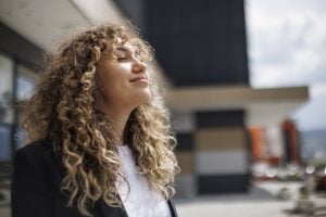 Reconhecer o próprio valor muda a forma como você vive, escolhe e se relaciona