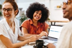 5 dicas para ser mais feliz no trabalho em 2025