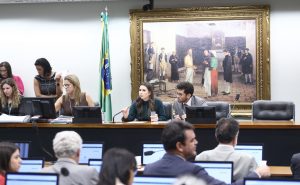 Projeto que permite Congresso barrar empréstimos do BNDES a outros países avança na Câmara