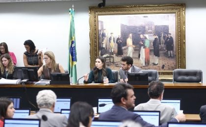 Projeto que permite Congresso barrar empréstimos do BNDES a outros países avança na Câmara