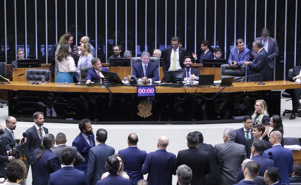 Câmara retoma nesta quarta-feira análise de projetos sobre segurança pública