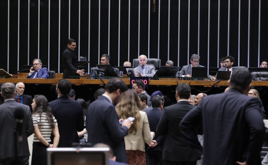 A reação do governo Lula a projeto da Câmara que rivaliza com a PEC da Segurança Pública