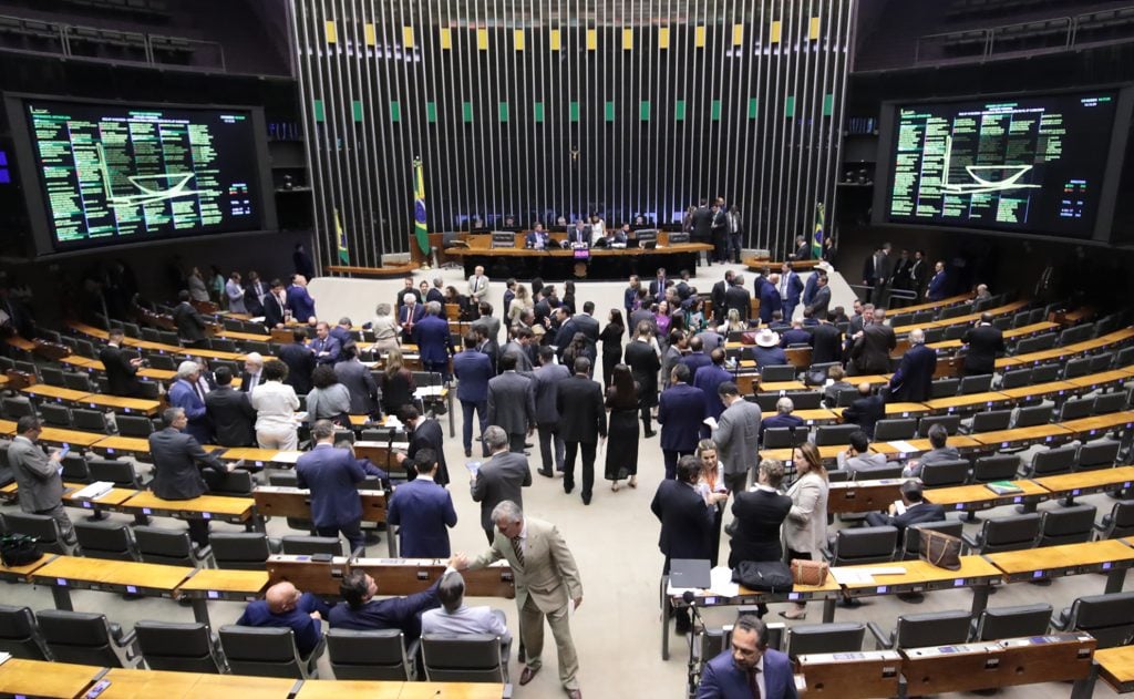 Câmara vai criar comissão especial para discutir voto distrital misto