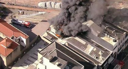 Incêndio atinge prédio comercial no Bom Retiro, centro de São Paulo