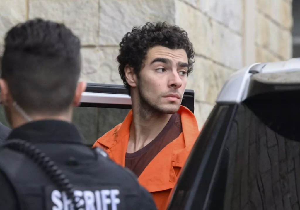 Suspeito de matar CEO em NY é acusado de assassinato como 'ato de terrorismo'