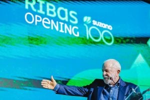 Lula exalta economia e ironiza rejeição do setor financeiro: 'Povo consumindo e mercado reclamando'