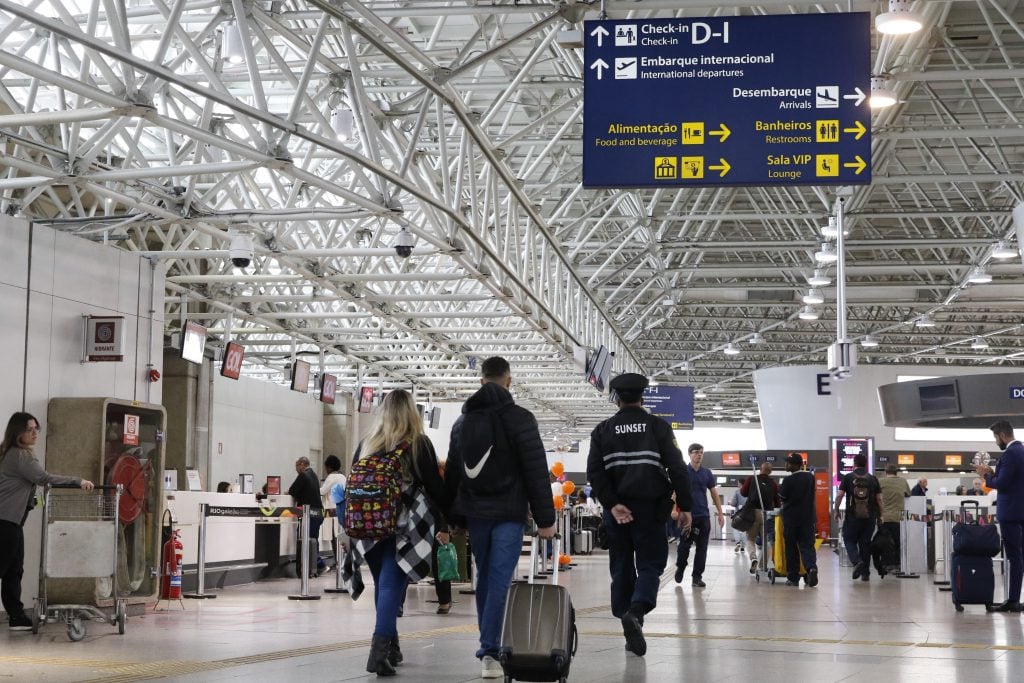 Vinte mil aposentados já compraram passagens pelo Programa Voa Brasil