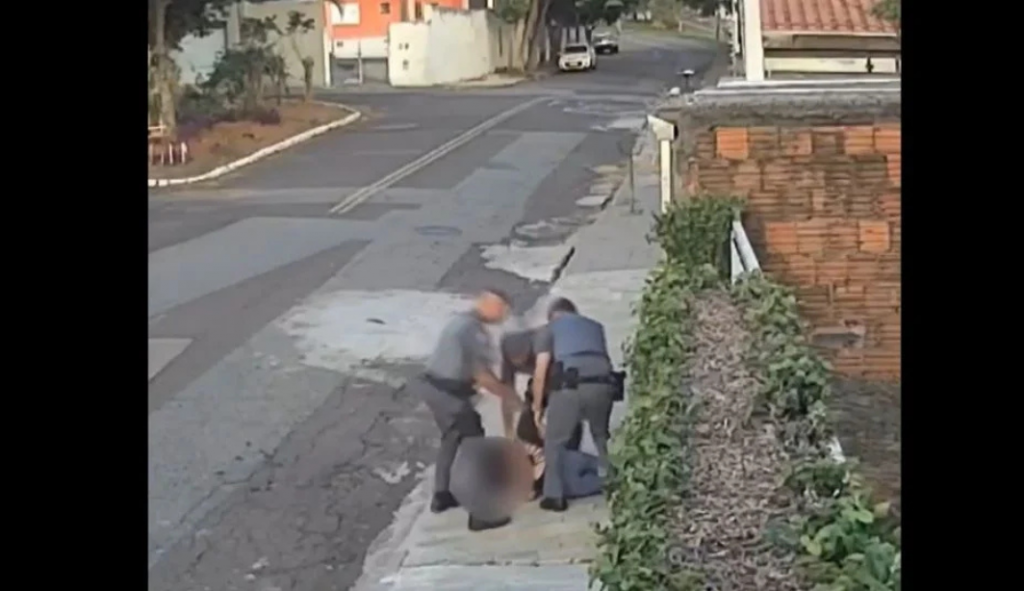 PM agride mulher com soco no rosto durante abordagem no interior de SP