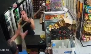 PM à paisana invade adega e agride funcionário com pedaço de madeira em São Paulo