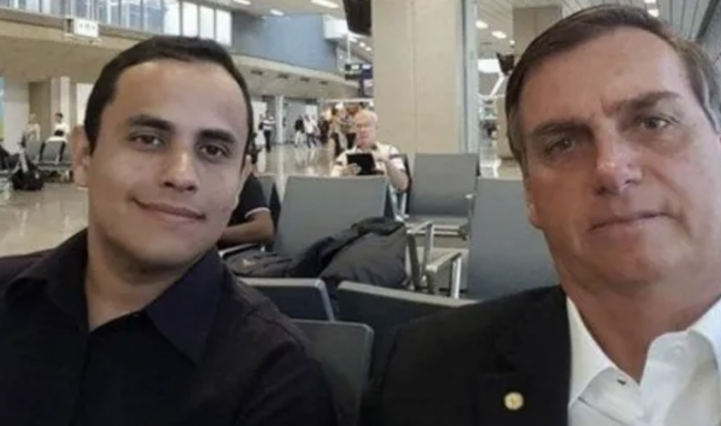 Tércio Arnaud, ex-assessor de Bolsonaro, depõe à PF nesta quinta