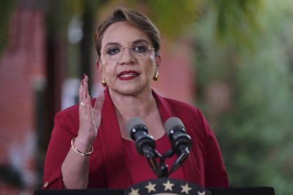Honduras adverte que expulsará bases militares dos EUA se Trump ordenar deportações