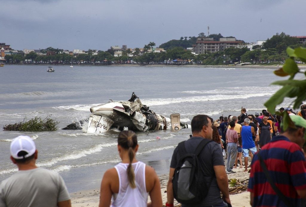 Avião que explodiu em Ubatuba tocou a pista à frente do ponto ideal, diz administrador do aeroporto