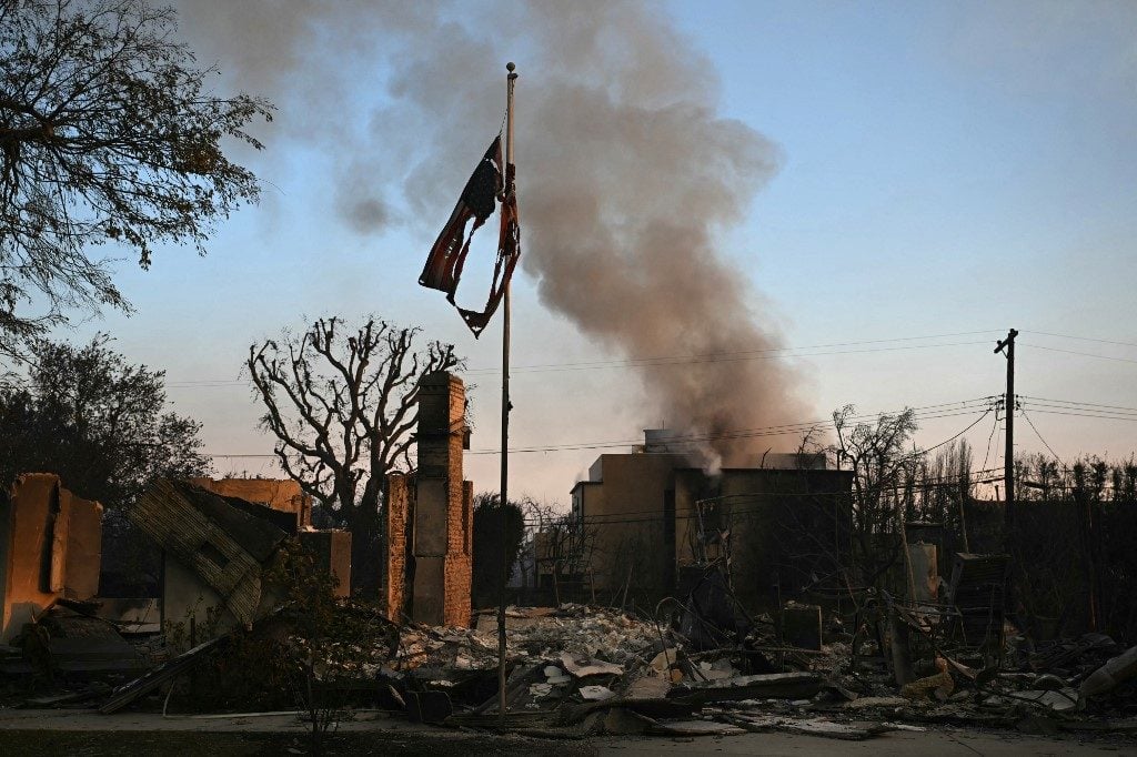 Incêndios devastadores em Los Angeles deixam 10 mortos