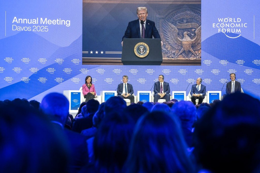 Trump ameaça empresários com tarifas se produtos não forem produzidos nos EUA