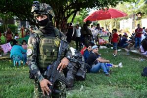 Confrontos entre guerrilhas deixam mais de 80 mortos e milhares de deslocados na Colômbia