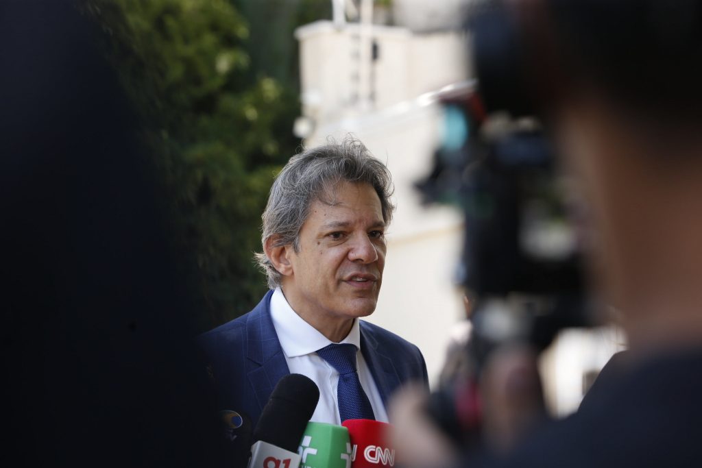 ‘Medidas unilaterais são contraproducentes’, diz Haddad sobre tarifa de Trump