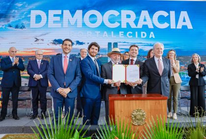 Lula assina decreto que cria o Prêmio Eunice Paiva de Defesa da Democracia