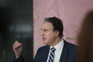 TCU vê irregularidades e bloqueia R$ 6 bi do programa Pé-de-Meia; AGU recorre
