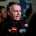 Jair Bolsonaro passa mal na prisão e é levado a hospital em Brasília, diz Flávio
