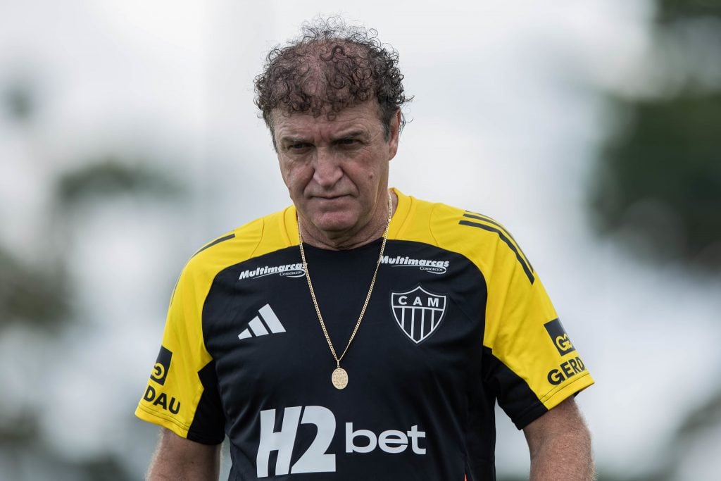 Cuca é apresentado pelo Atlético-MG e fala sobre caso de estupro: 'Consigo ver meus defeitos'