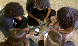 Redes sociais alimentam problemas de saúde mental em adolescentes, diz estudo
