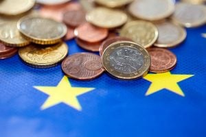 Inflação na zona do euro recua para 2,2% em março