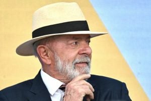 Lula viaja ao Uruguai para posse de Yamandú Orsi