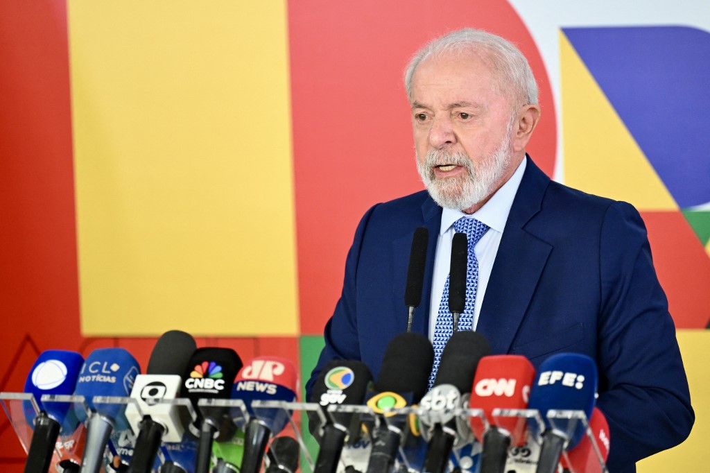 Governo Lula vê impacto limitado no tarifaço, mas estuda resposta estratégica