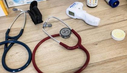 Ginecologista é sancionado na França por se recusar a atender paciente trans