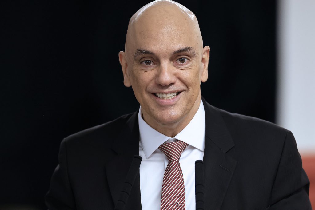 Moraes manda recolher livro assinado sob o pseudônimo 'Eduardo Cunha'; entenda