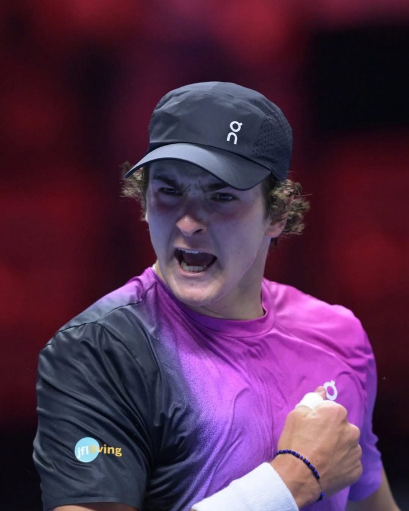 Brasileiro João Fonseca sobe no ranking e é o mais jovem no top 100 do tênis masculino