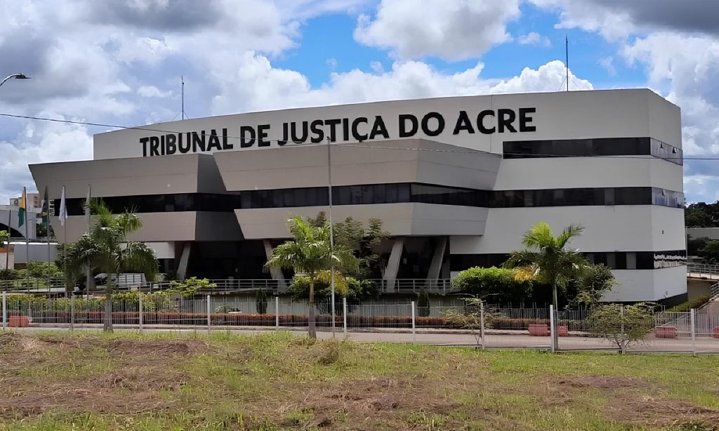 Juiz suspende aumento de 90% nos salários de secretários de Rio Branco (AC)