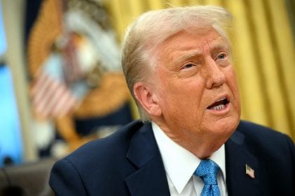 Juíza bloqueia indefinidamente decreto de Trump sobre cidadania por nascimento
