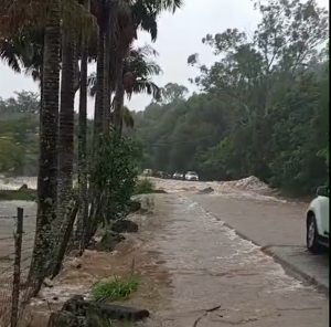 Temporais em Santa Catarina deixam um morto e centenas de desabrigados
