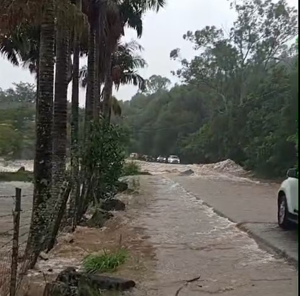 Temporais em Santa Catarina deixam um morto e centenas de desabrigados
