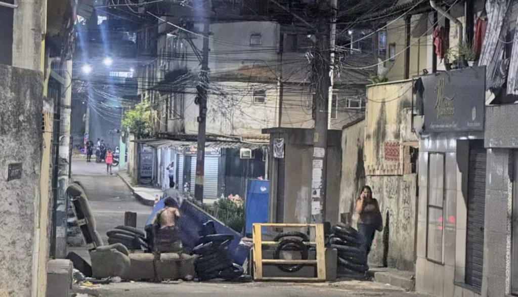 Megaoperação contra o Comando Vermelho no Alemão deixa 3 mortos e prende 12 pessoas
