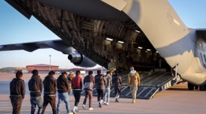 População dos EUA só cresce graças aos migrantes, fato inédito desde 1850