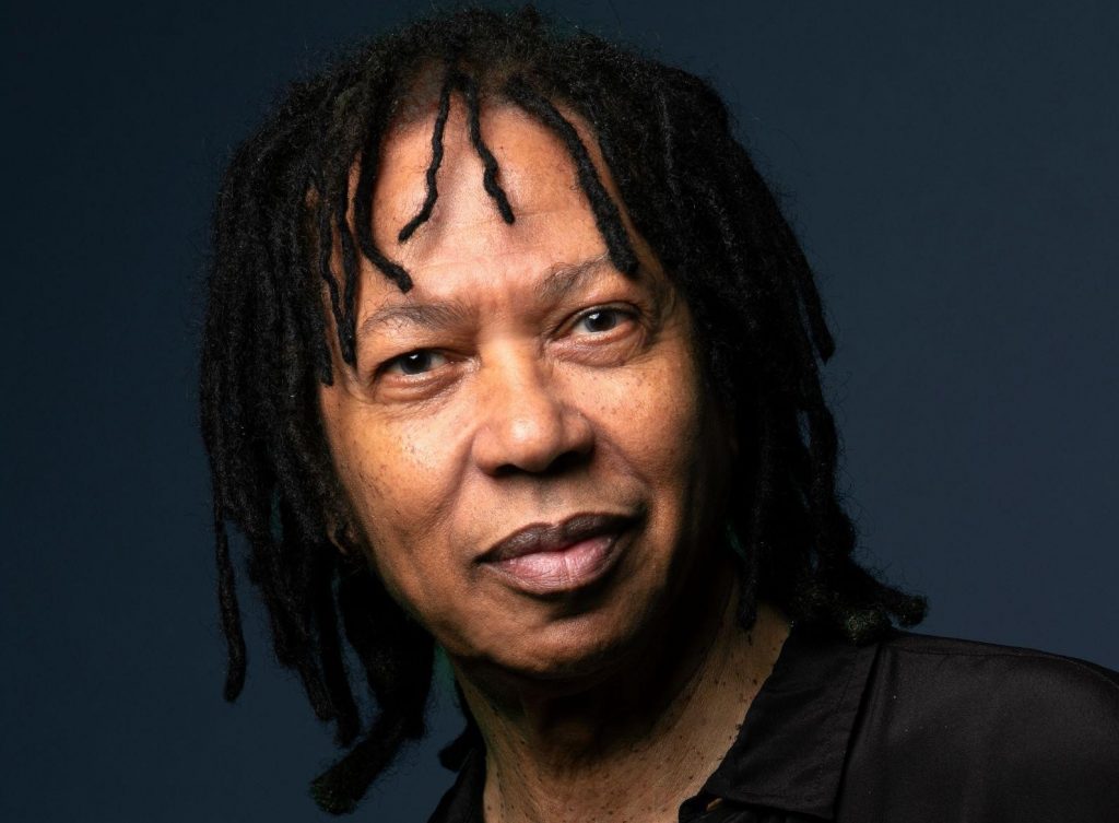 Djavan celebra 76 anos revisitando o caminho que antecedeu seu primeiro disco