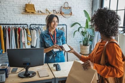 Trocas e devoluções de Natal: aprenda 4 processos para melhorar a experiência do cliente