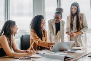 Startups lideradas por mulheres do BRICS poderão participar de competição internacional
