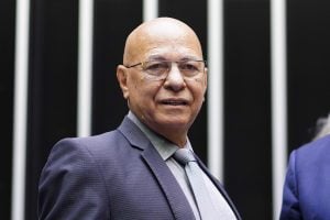 Deputado pede para deixar o PL em meio a investigação sobre suposto relacionamento com adolescente