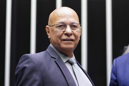 Deputado pede para deixar o PL em meio a investigação sobre suposto relacionamento com adolescente