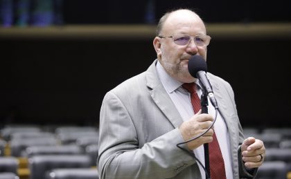 Atentado a assentamento é reflexo da ofensiva anti-MST no Congresso, diz deputado