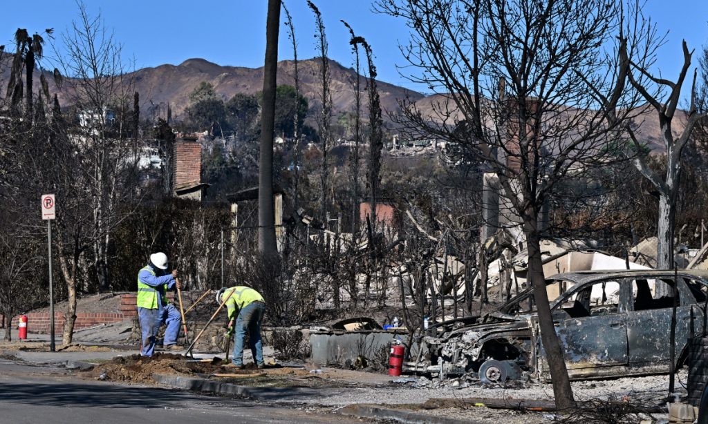 Janela climática se abre na luta contra incêndios em Los Angeles