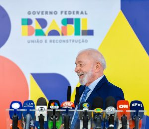 Galípolo não pode 'dar cavalo de pau' nos juros, diz Lula