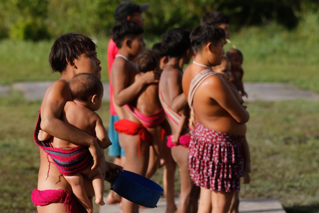 Terra Yanomami tem menos garimpo e fome, mas desafios são diários