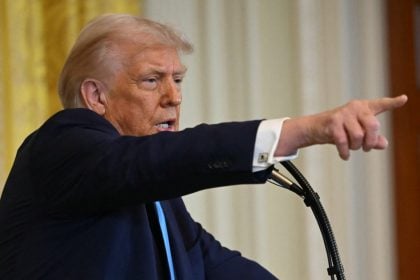 Governo Trump recorre de decisão que suspende proibição de pessoas trans no Exército