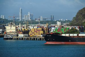Panamá diz ser 'mentira' que barcos dos EUA não terão que pagar para cruzar o canal
