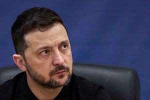 Zelensky diz que Ucrânia tem 'pouca chance de sobreviver' sem apoio dos EUA